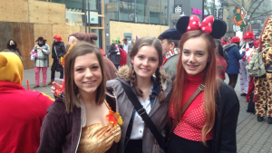 I found Minnie Mouse and a girl from America! ;)